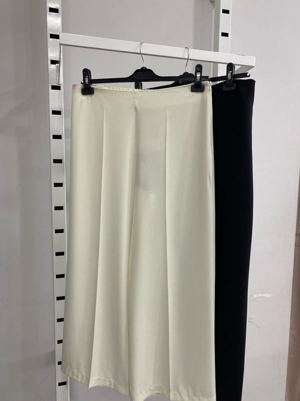 Arkası Lastikli Kısa Geniş Paça Pantolon