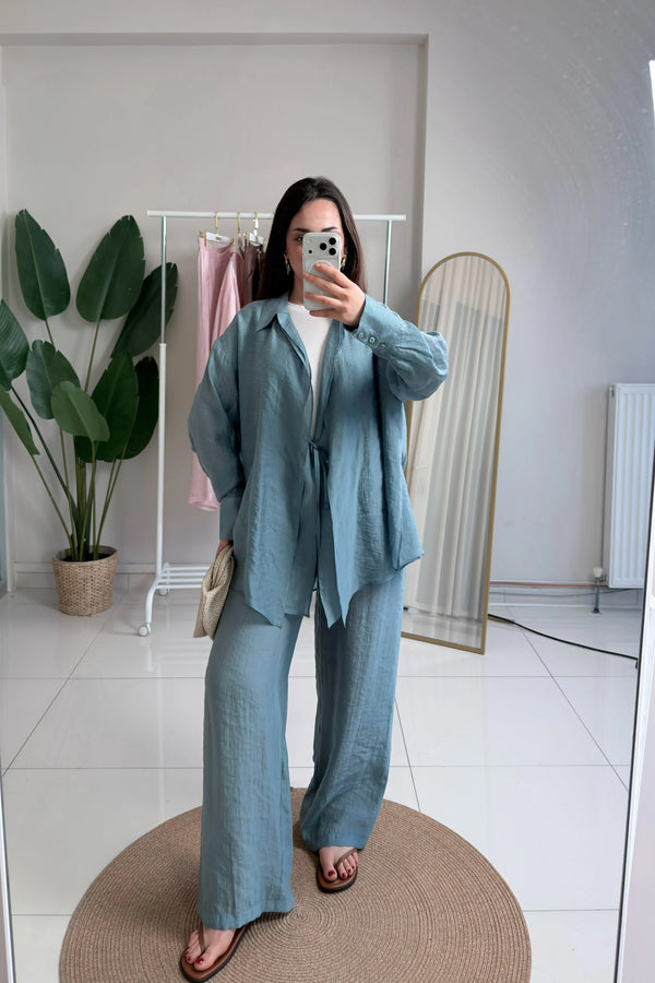 Önden İki Kat ve Bağlamalı Nil Bluz