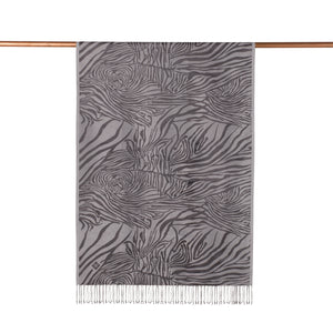 Gümüş Zebra Jakar Desenli İpek Şal